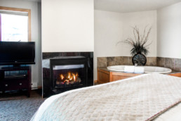 deluxe suite fireplace and jacuzzi