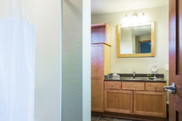 deluxe suite bathroom